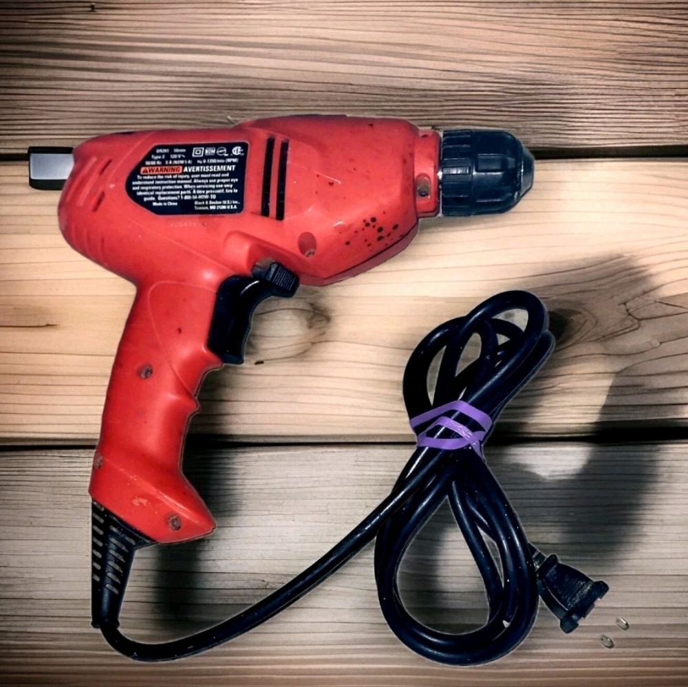 Black & Decker DR201 drill , Corded